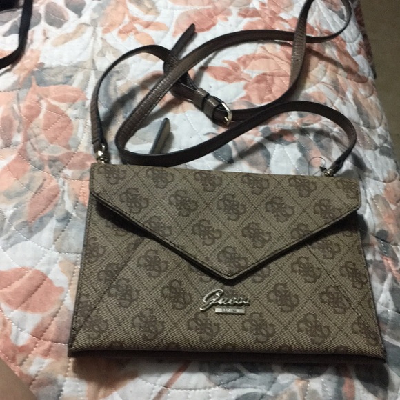 Guess purse - Picture 1 of 4